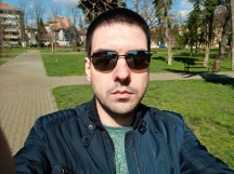 Oppo F5 selfies in varying light conditions - f/2.0, ISO 104, 1/1042s - Oppo F5 long-term review
