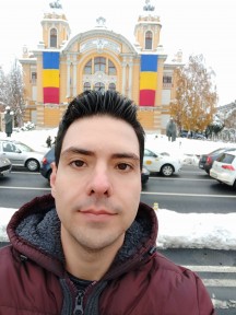 Pocophone F1 daytime selfies, Portrait mode off/on - f/2.0, ISO 100, 1/391s - Pocophone F1 long-term review
