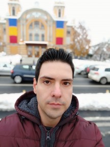 Pocophone F1 daytime selfies, Portrait mode off/on - f/2.0, ISO 100, 1/391s - Pocophone F1 long-term review