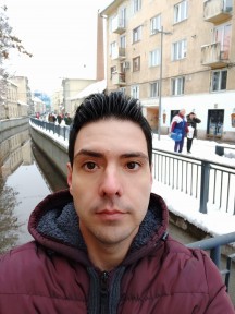 Pocophone F1 daytime selfies, Portrait mode off/on - f/2.0, ISO 100, 1/159s - Pocophone F1 long-term review