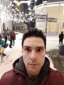 Pocophone F1 nighttime selfies, Portrait mode off/on - f/2.0, ISO 393, 1/25s - Pocophone F1 long-term review
