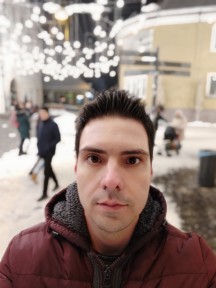 Pocophone F1 nighttime selfies, Portrait mode off/on - f/2.0, ISO 381, 1/25s - Pocophone F1 long-term review