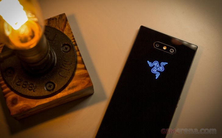 Razer Phone 2 review: Design and build, 360-degree spin