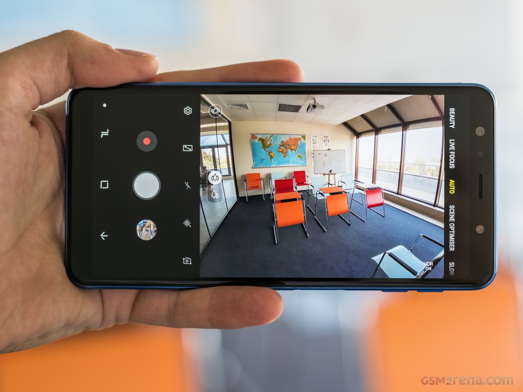 Samsung Galaxy A7 (2018) pictures, official photos