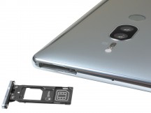 The tray of the single SIM version - Sony Xperia XZ2 Premium review