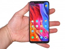 Mi 8 in the hand - Xiaomi Mi 8 review