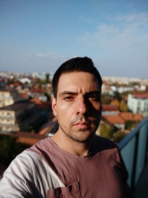 Xiaomi Mi A2 daytime selfies, Portrait mode off and on - f/2.2, ISO 100, 1/2357s - Xiaomi Mi A2 long-term review