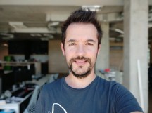 Portrait mode selfie samples - f/2.2, ISO 100, 1/145s - Xiaomi Mi A2 review