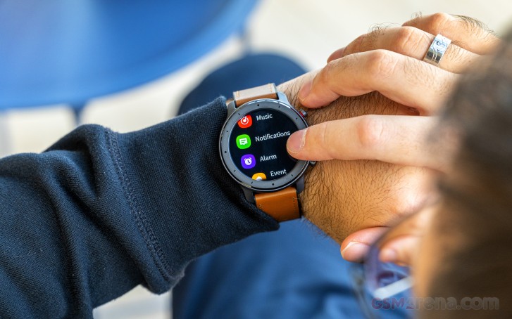 Huami Amazfit GTR (47 mm) Review: Stylish smartwatch with great battery  life-Tech News , Firstpost