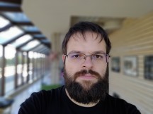 ROG Phone II selfie portrait samples - f/2.0, ISO 25, 1/289s - Asus ROG Phone II review