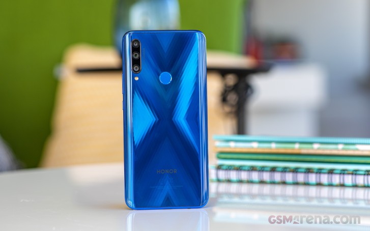 Сколько в антуту набирает honor 9x