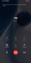 In-call screen with a reminder where to place your ear - Huawei Mate 30 Pro review