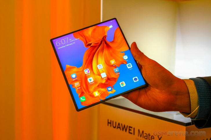 Huawei Mate X hands-on review