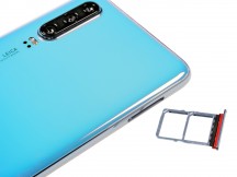 Card slot on the left - Huawei P30 review
