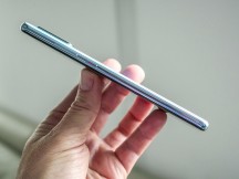 Controls on the right - Huawei P30 hands-on review