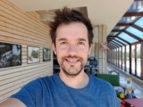 Portrait selfie samples - f/2.0, ISO 46, 1/100s - Motorola One Action review