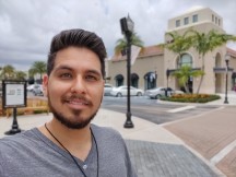 Portrait selfies - beautification: Off - f/2.0, ISO 125, 1/2641s - Oneplus 7 Pro review