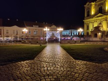 Nighttime samples from the main sensor - f/1.6, ISO 400, 1/20s - OnePlus 7T long-term review