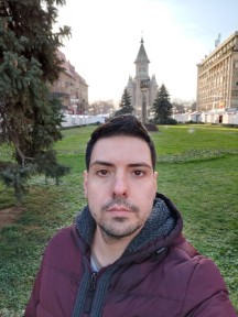 Daytime selfies (Portrait Mode on the last one) - f/2.0, ISO 100, 1/115s - OnePlus 7T long-term review