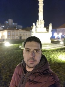 Nighttime selfie samples, Portrait Mode off/on - f/2.0, ISO 1250, 1/10s - OnePlus 7T long-term review