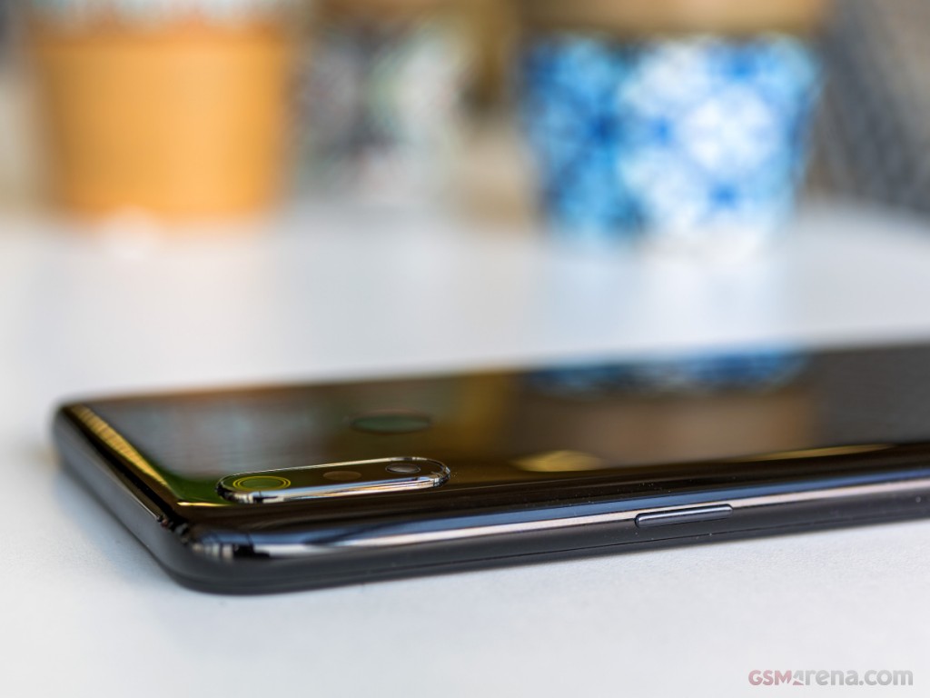 Realme 3 pictures, official photos