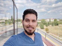 Selfies: Portrait - f/2.0, ISO 40, 1/1013s - Samsung Galaxy A60 review