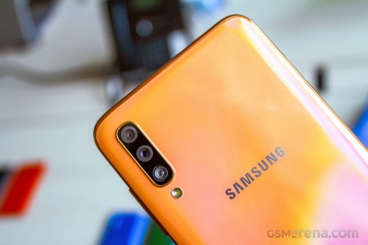 Samsung Galaxy A80 A70 Handson review