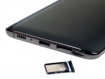 Dual SIM slot, but no microSD and no 3.5mm jack - Samsung Galaxy A80 review