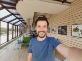 Selfie samples, ultra wide camera, HDR Auto - f/2.2, ISO 40, 1/205s - Samsung Galaxy A80 review