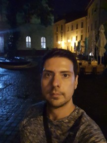Galaxy S10+ nighttime selfies - f/1.9, ISO 1600, 1/13s - Samsung Galaxy S10 Plus long-term review