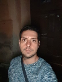 Galaxy S10+ low-light selfies: Flash on - f/1.9, ISO 1600, 1/17s - Samsung Galaxy S10 Plus long-term review