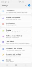 Galaxy S10+ UI: Settings - Samsung Galaxy S10+ vs. Sony Xperia 1