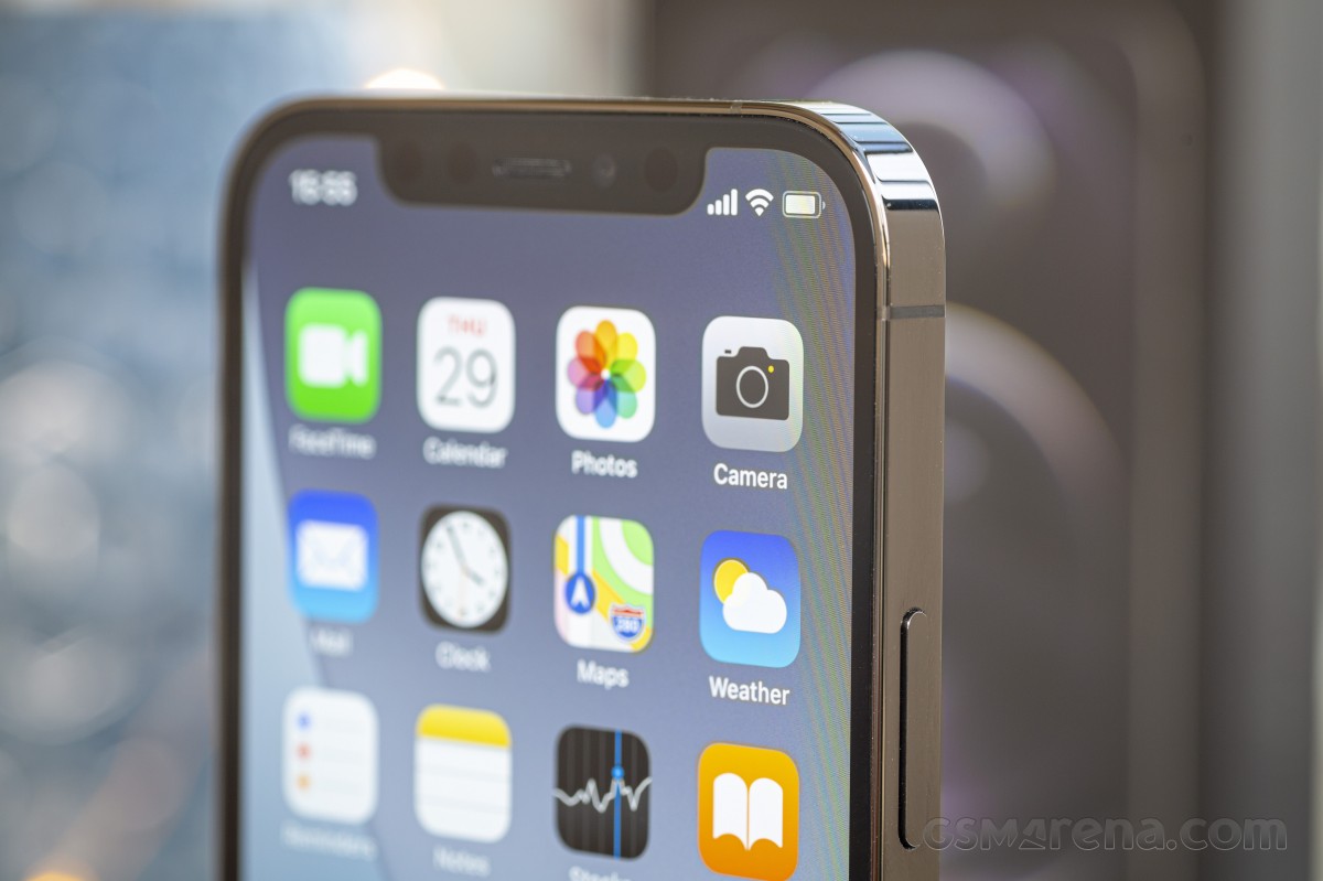 iPhone 12 Pro's Flat Design Doesn't Beat the Curvy 11 Pro