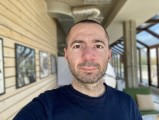 Apple iPhone SE (2020) 7MP selfie portraits - f/2.2, ISO 32, 1/121s - Apple iPhone SE 2020 review