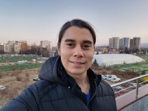 Seflies: Normal - f/2.0, ISO 80, 1/180s - Honor V30 Pro review