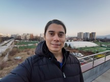 Ultra-wide selfies - f/2.2, ISO 80, 1/180s - Honor V30 Pro review