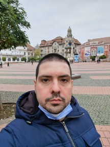 Selfie samples, day and night - f/2.4, ISO 100, 1/100s - Huawei Mate 40 Pro long-term review