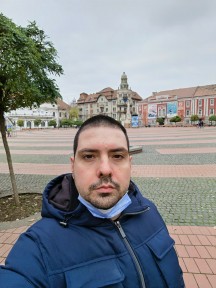 Selfie samples, day and night - f/2.4, ISO 125, 1/100s - Huawei Mate 40 Pro long-term review