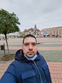 Selfie samples, day and night - f/2.4, ISO 125, 1/100s - Huawei Mate 40 Pro long-term review