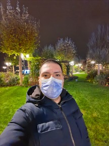 Selfie samples, day and night - f/2.4, ISO 1000, 1/25s - Huawei Mate 40 Pro long-term review