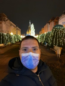 Selfie samples, day and night - f/2.4, ISO 1600, 1/20s - Huawei Mate 40 Pro long-term review