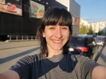 Selfie samples: Portrait - f/2.5, ISO 100, 1/846s - OnePlus 8 review