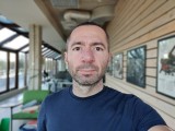 Selfie portraits, 16MP - f/2.5, ISO 100, 1/50s - OnePlus 8T review