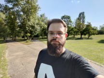 OnePlus Nord 8MP ultrawide selfie samples - f/2.5, ISO 125, 1/1132s - OnePlus Nord review