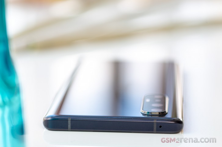Oppo Reno3 Pro 5G / Find X2 Neo review: Design and handling