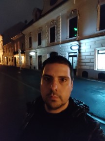 Nighttime selfies, portrait mode off/on - f/2.2, ISO 2400, 1/10s - Poco F2 Pro long-term review