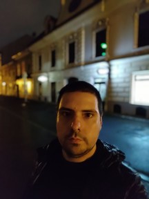 Nighttime selfies, portrait mode off/on - f/2.2, ISO 2400, 1/10s - Poco F2 Pro long-term review