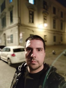 Nighttime selfies, portrait mode off/on - f/2.2, ISO 1162, 1/17s - Poco F2 Pro long-term review