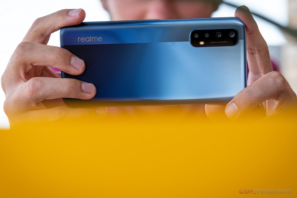 Realme 7 pictures, official photos