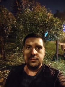 Selfie samples, day and night, Portrait Mode off/on - f/2.2, ISO 3880, 1/10s - Xiaomi Redmi Note 9 Pro long-term review